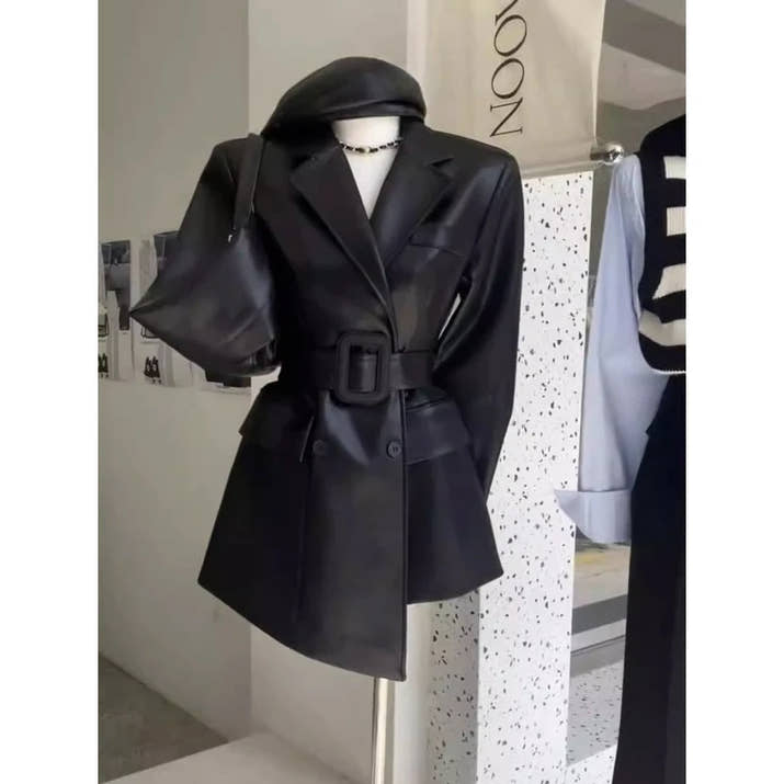 This Is Trendy Retro Super Good-looking Leather Jacket for Women in Autumn Exudes Mature Sophisticated Style with Cinched Waist